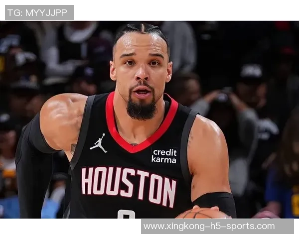 真爱无敌狄龙赛后与火箭队员亲切握手并与费尔蒂塔亲密交流